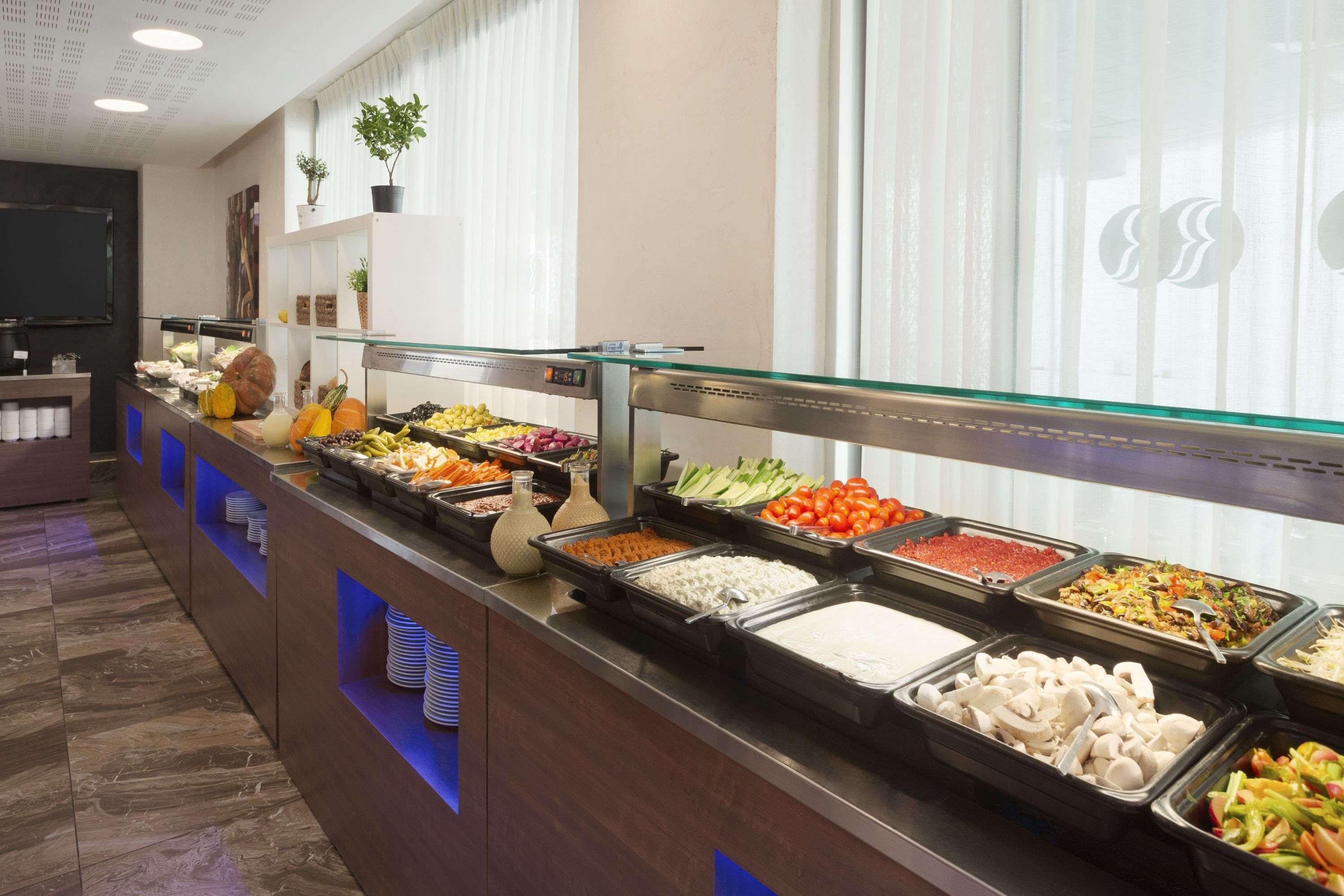 Ramada Hotel & Suites By Wyndham Netanya Exterior photo
