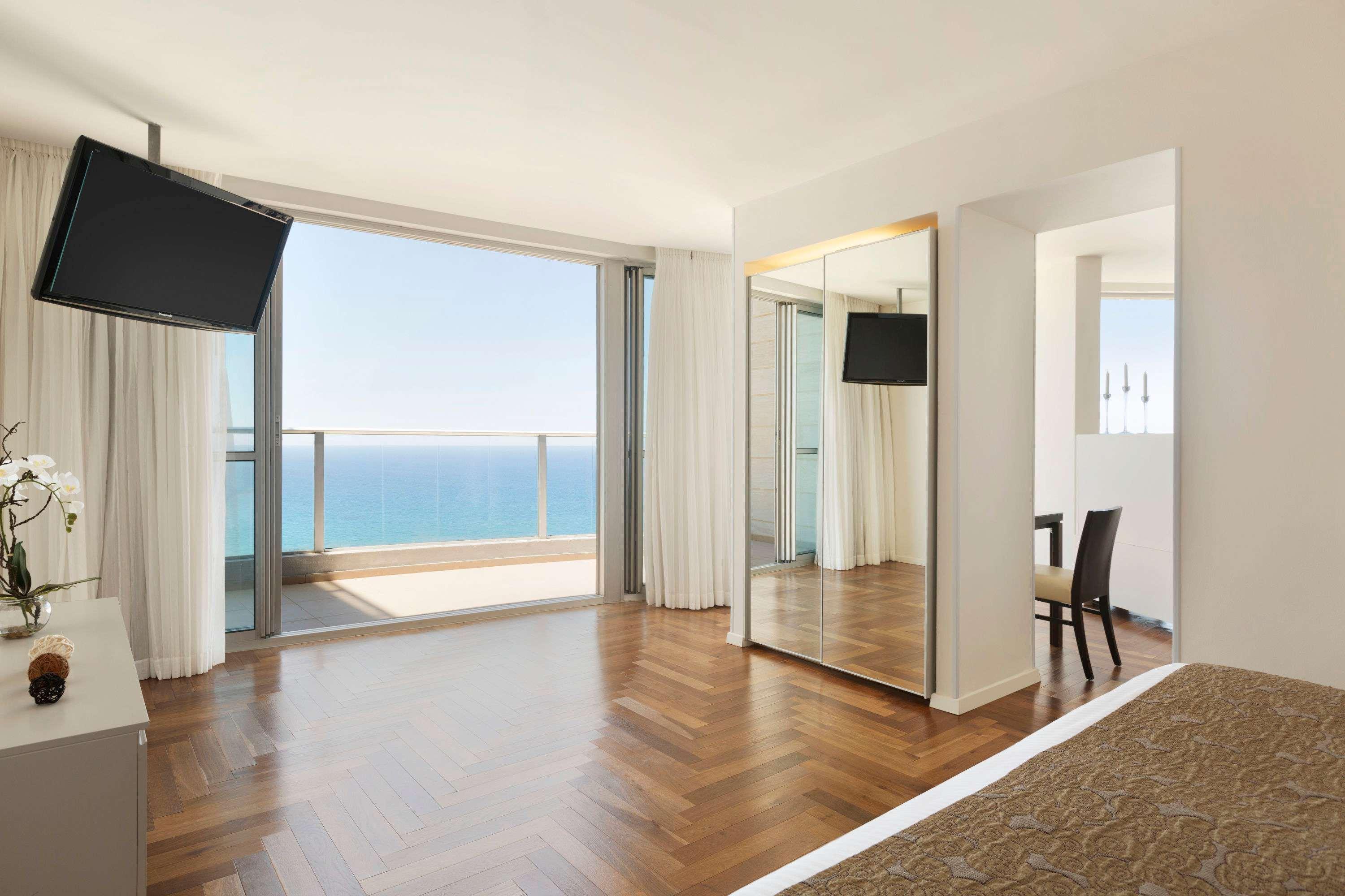 Ramada Hotel & Suites By Wyndham Netanya Exterior photo