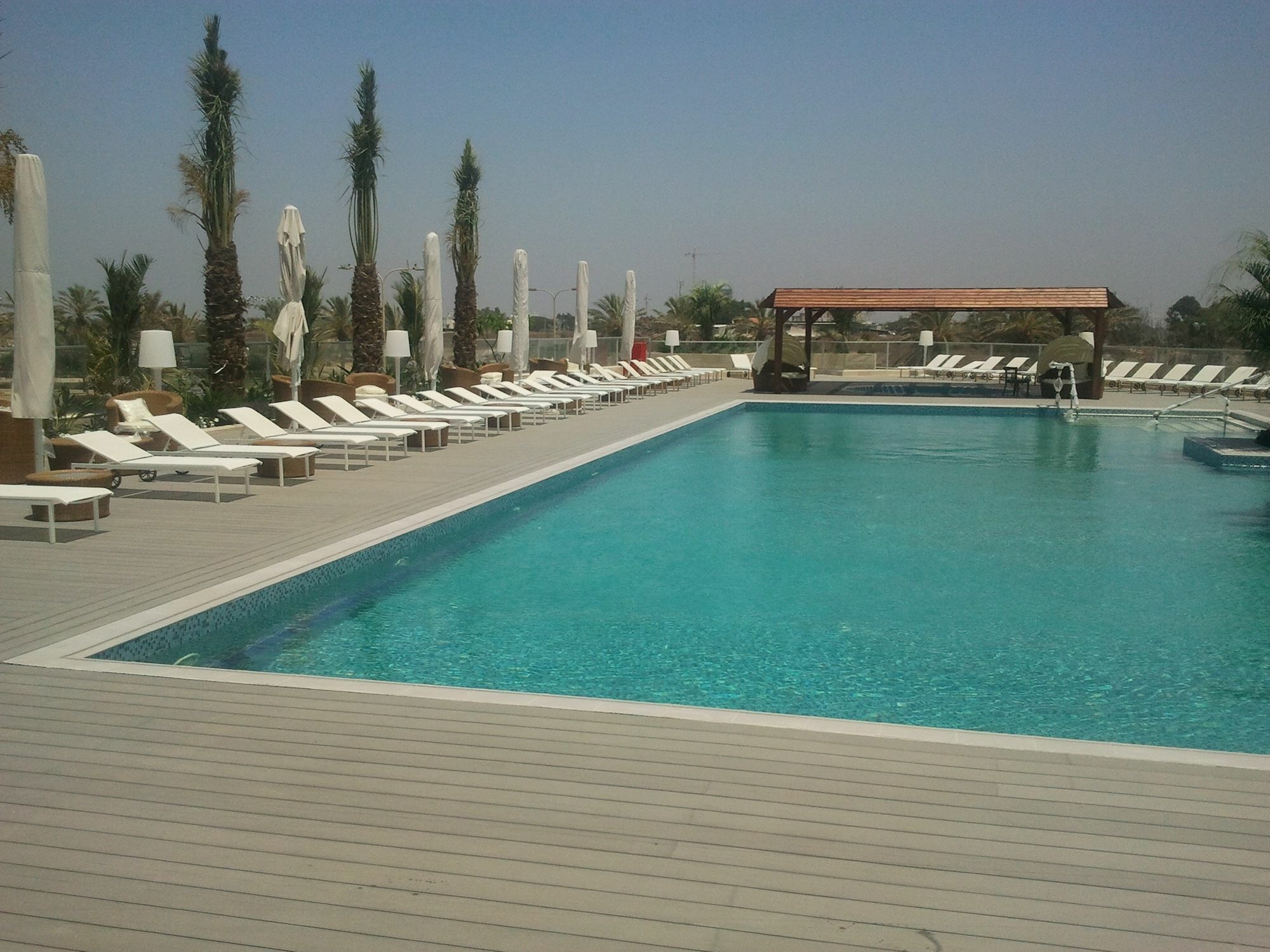 Ramada Hotel & Suites By Wyndham Netanya Exterior photo