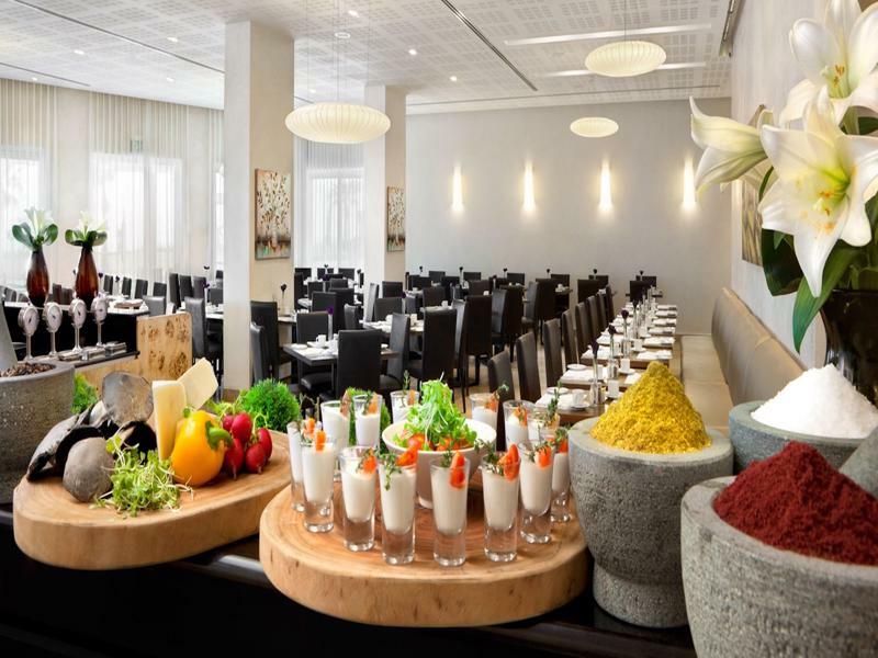 Ramada Hotel & Suites By Wyndham Netanya Restaurant photo