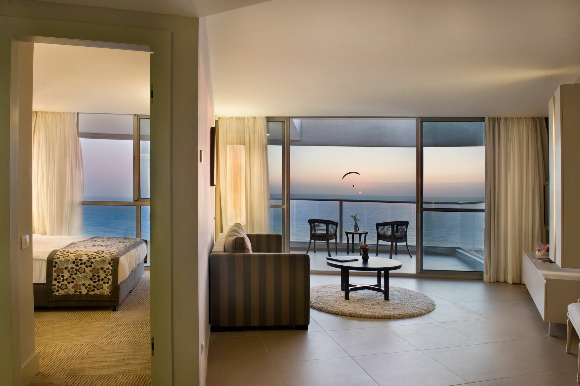 Ramada Hotel & Suites By Wyndham Netanya Room photo